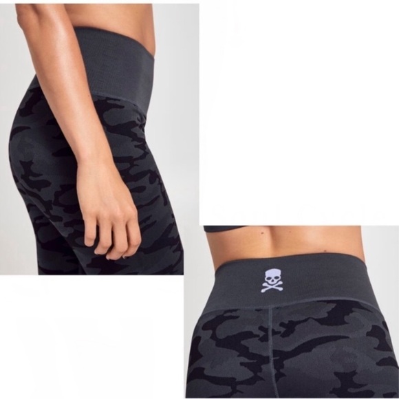 SOULCYCLE Camo Print Seamless Leggings Tights in Black and Gray - Picture 3 of 11